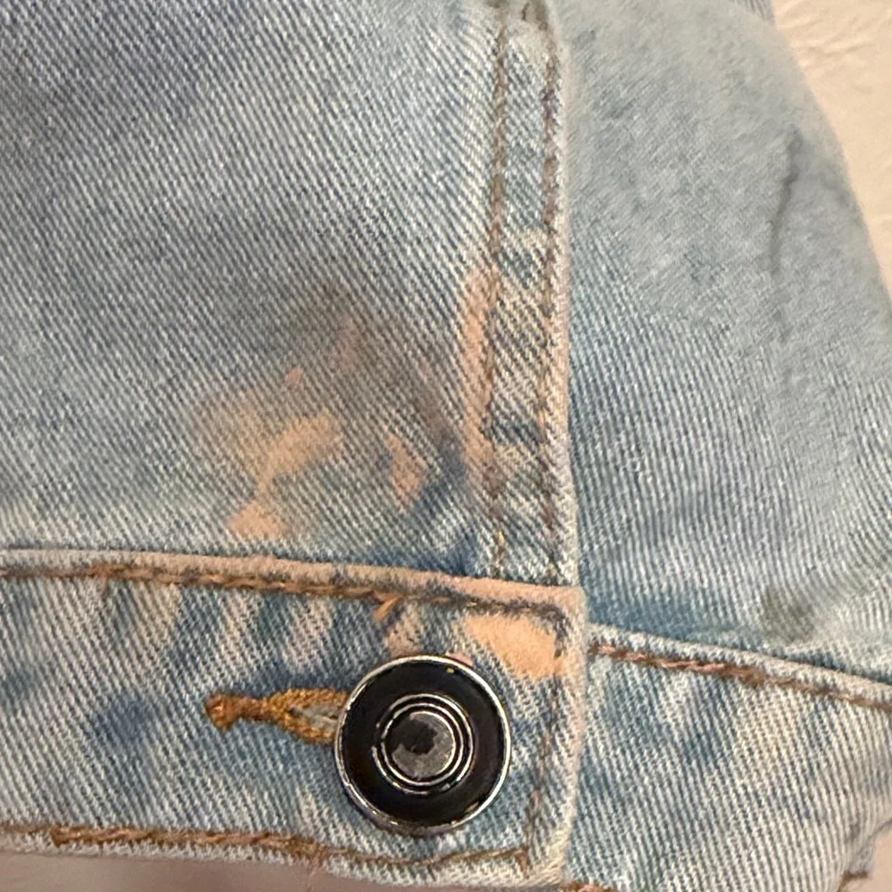 ☯️☯️☯️BOGOHO ☯️☯️☯️Two-Tone Denim Jacket with Graphic Details - Picture 11 of 16